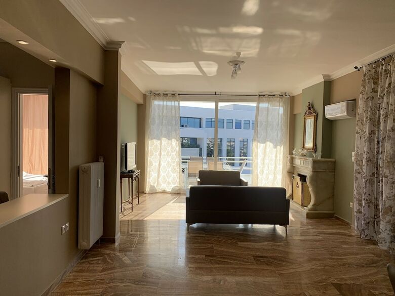 Spacious Renovated Apartment Marousi Kat