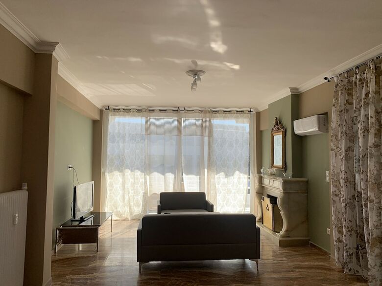 Spacious Renovated Apartment Marousi Kat