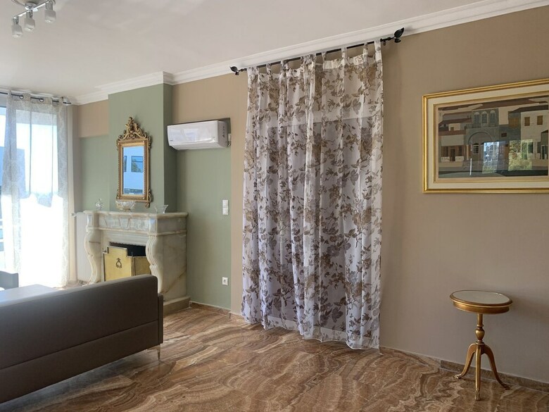 Spacious Renovated Apartment Marousi Kat