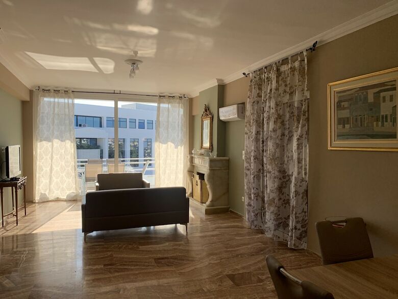 Spacious Renovated Apartment Marousi Kat