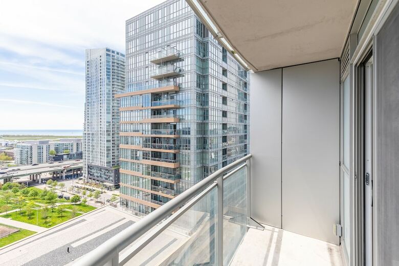 Skytree - Lakeside Condos Near Cn Tower