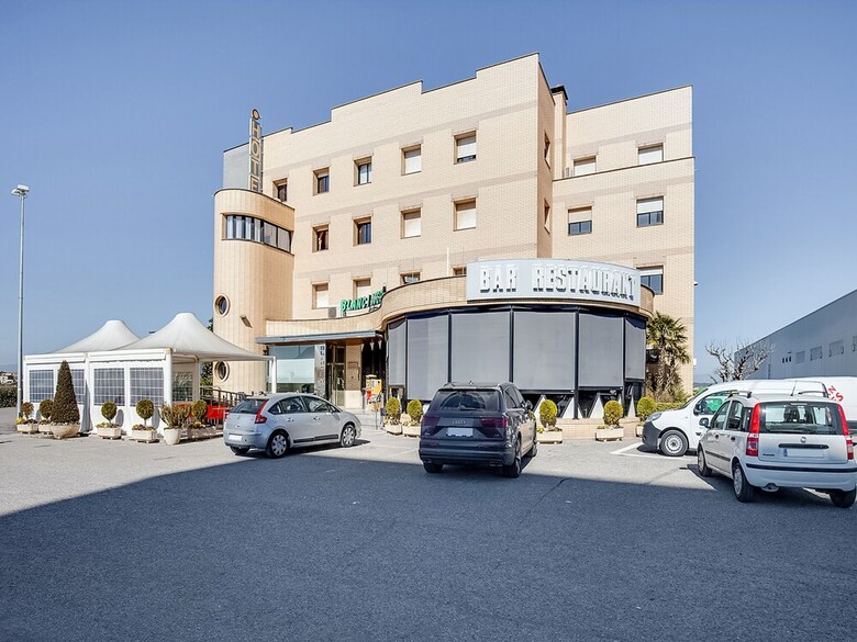 Oyo Hotel Restaurante Blanc I Negre 2