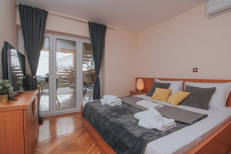 Pool Apartments Tolo