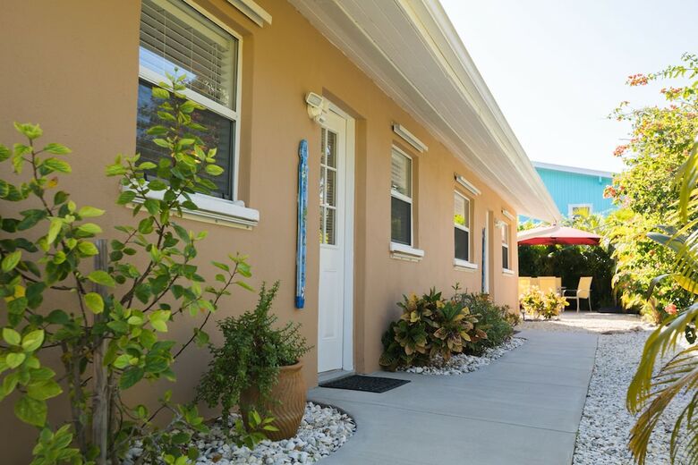 Apartamentos Indian Rocks Beach Suites