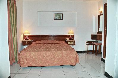 Happy City Hotel