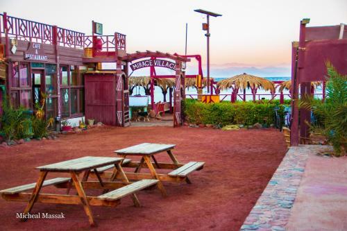 Albergue Mirage Village