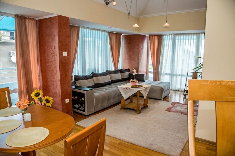 Apartamentos Fm Luxury 1-bdr Maisonette With Terrace