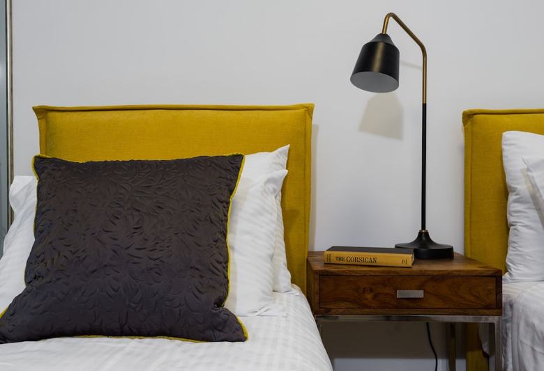 Apartamento Contemporary & Texture-rich Hideaway