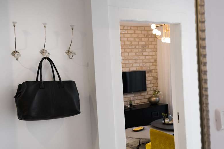 Apartamento Contemporary & Texture-rich Hideaway