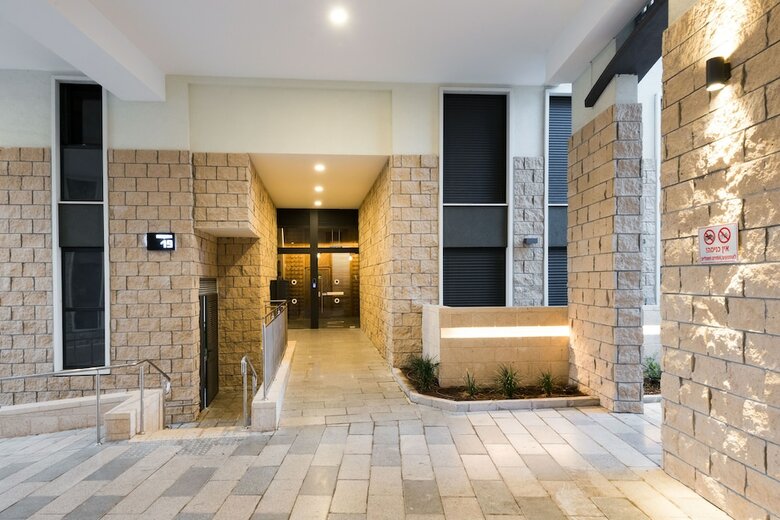 Apartamento Contemporary & Texture-rich Hideaway