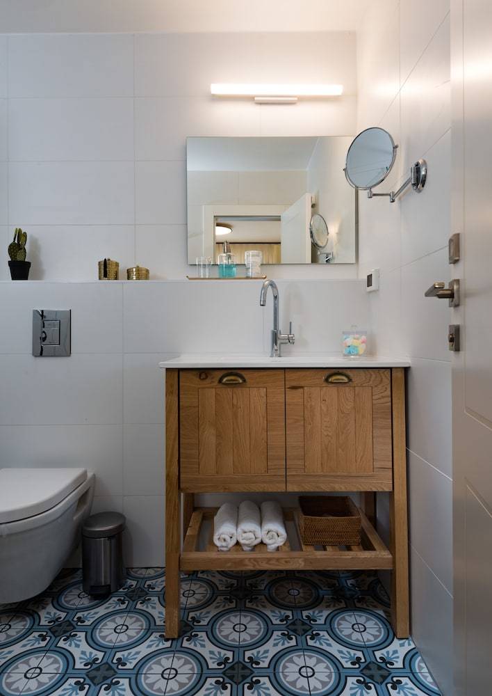 Apartamento Contemporary & Texture-rich Hideaway