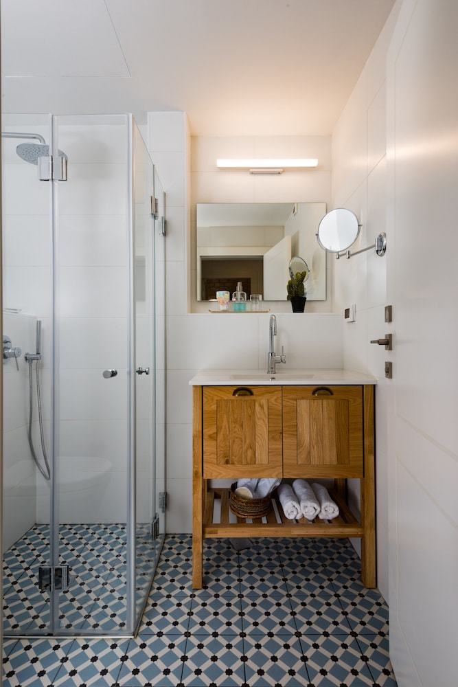 Apartamento Contemporary & Texture-rich Hideaway