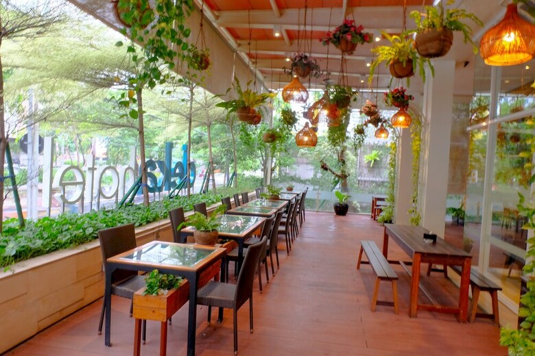 Deka Hotel Surabaya Hr Muhammad