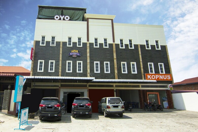 Hotel Oyo 2310 Residence 68