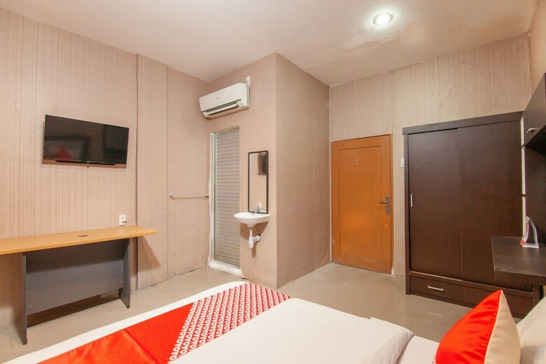 Hotel Oyo 2310 Residence 68