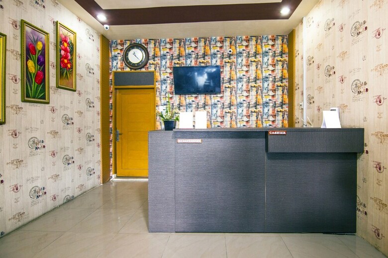 Hotel Oyo 2310 Residence 68