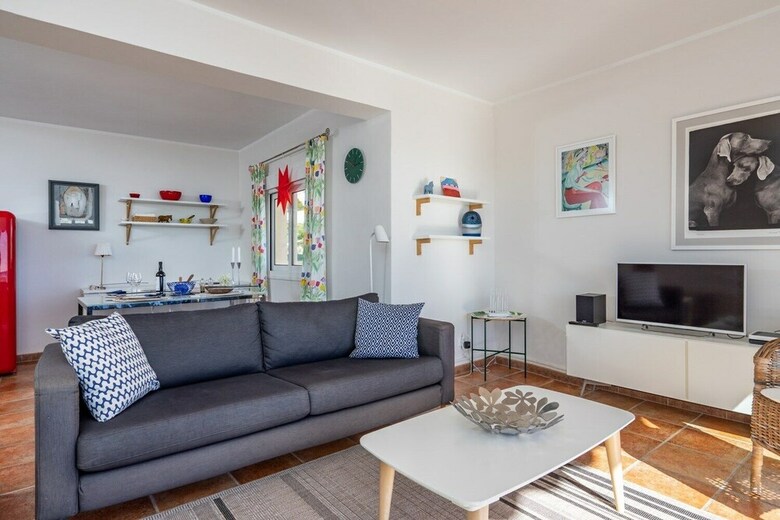 Lovely Beachfront Apartment With Sunny Balcony Ref 35