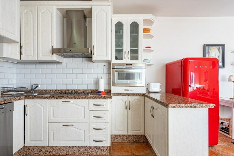 Lovely Beachfront Apartment With Sunny Balcony Ref 35