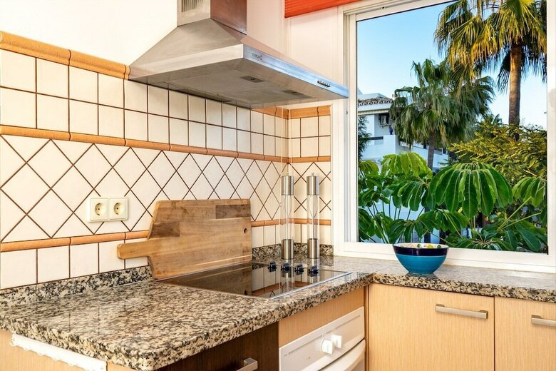 Lovely Apartment With View And Pool Ref 127