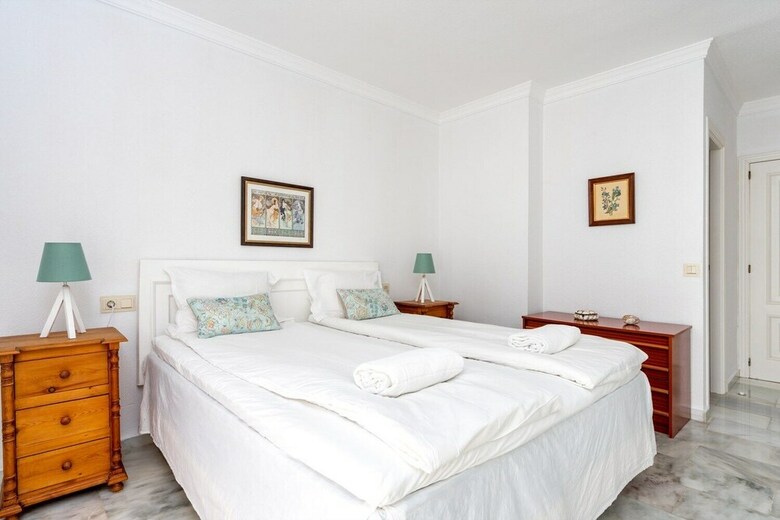 Lovely Apartment With View And Pool Ref 127
