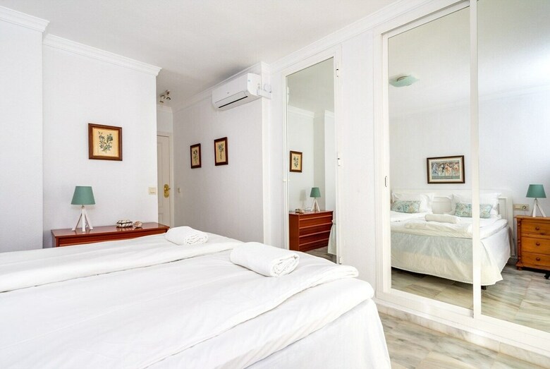 Lovely Apartment With View And Pool Ref 127