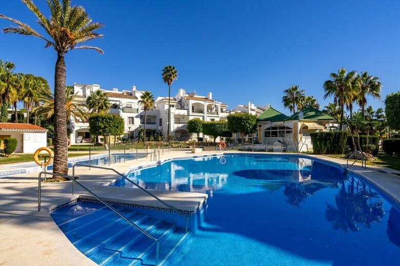 Lovely Apartment With View And Pool Ref 127