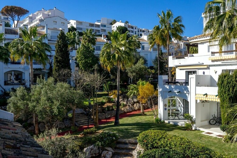 Lovely Apartment With View And Pool Ref 127