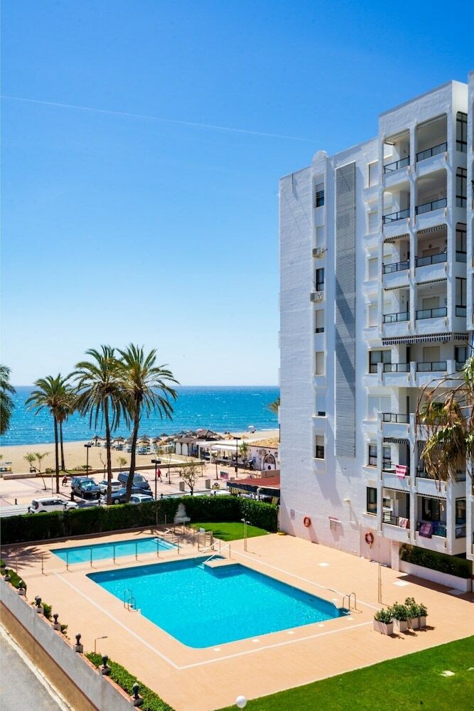 Delightful Apartment On The First Shoreline Ref 141