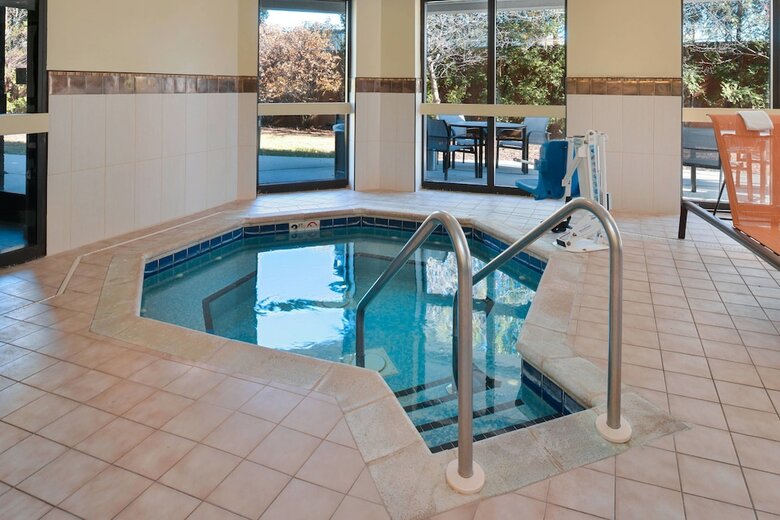 Hotel Courtyard By Marriott Milwaukee Brown Deer