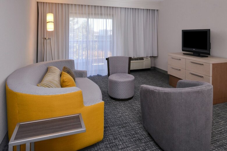 Hotel Courtyard By Marriott Milwaukee Brown Deer