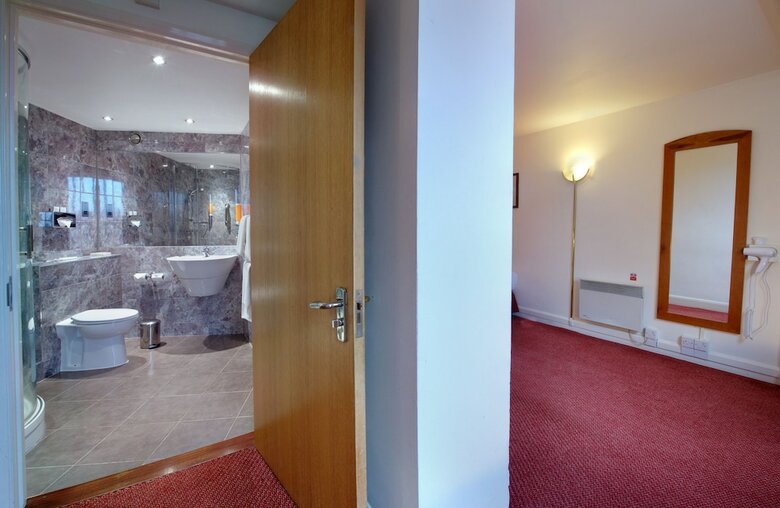 Waterloo Hub Hotel & Suites