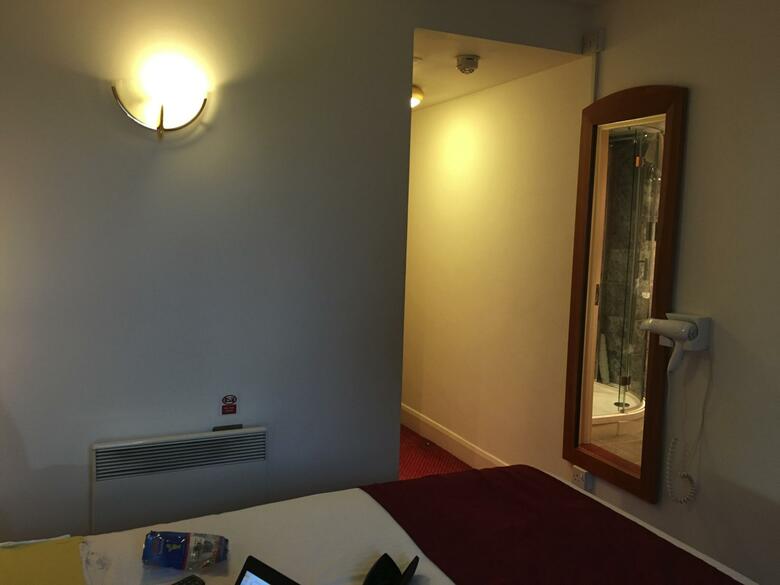 Waterloo Hub Hotel & Suites