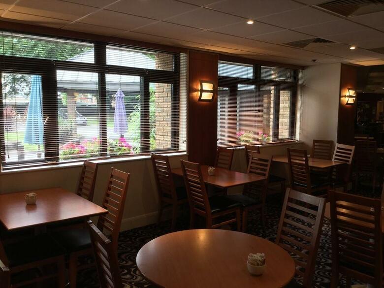 Waterloo Hub Hotel & Suites