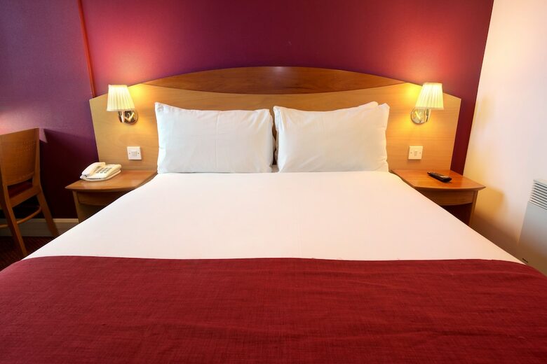 Waterloo Hub Hotel & Suites