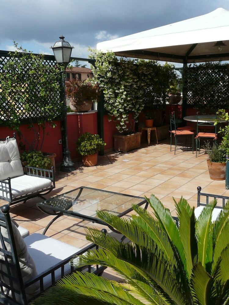 Hotel B & B Li Rioni