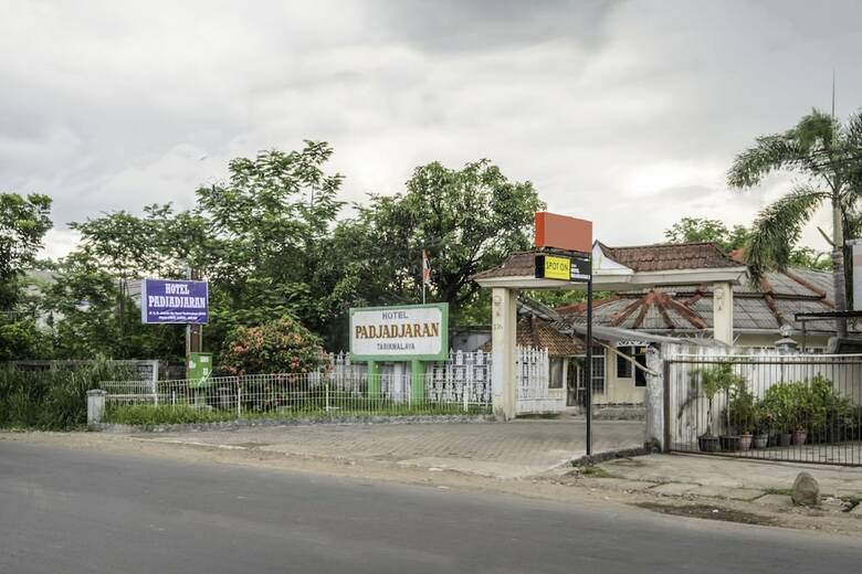 Hostal Spot On 2341 Hotel Padjajaran 2