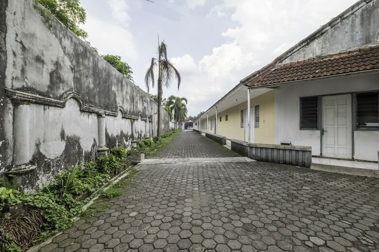 Hostal Spot On 2341 Hotel Padjajaran 2