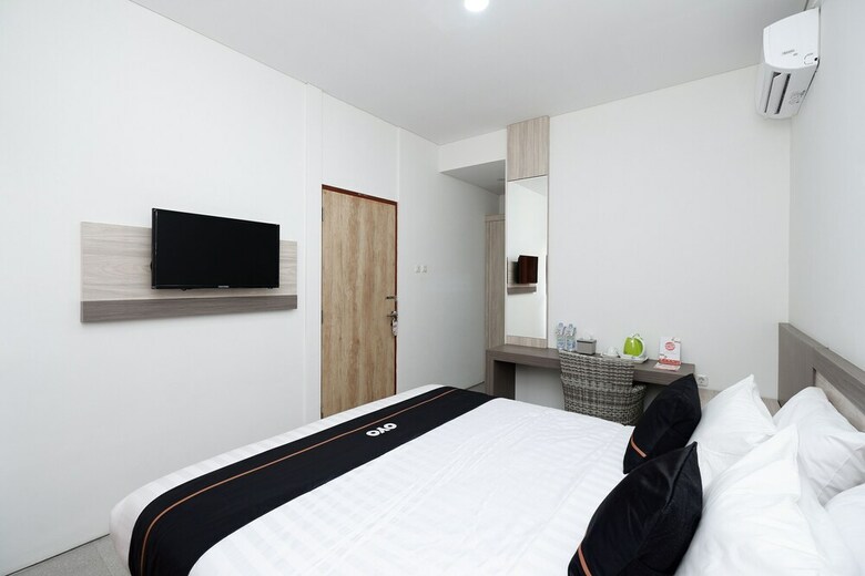 Hotel Oyo 2298 Jebres House Syariah