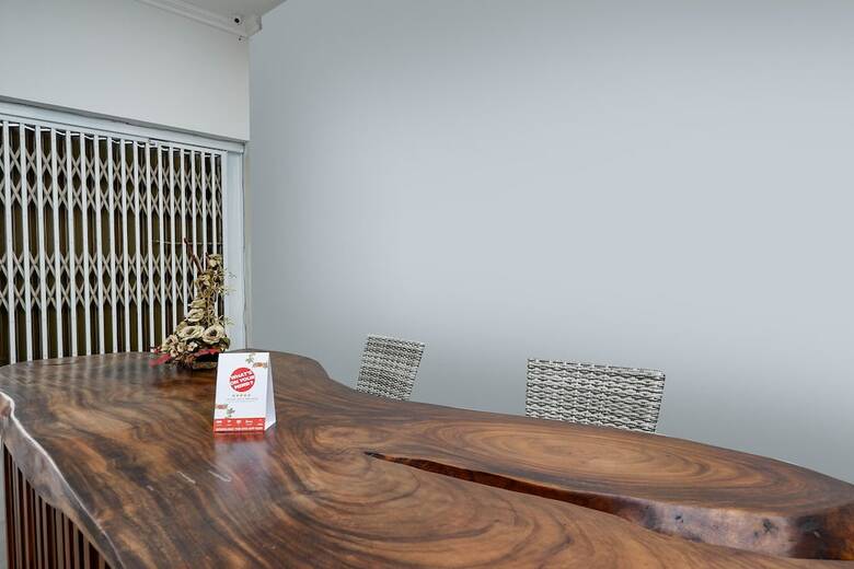Hotel Oyo 2298 Jebres House Syariah