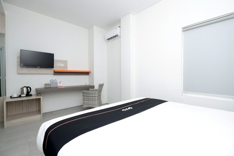 Hotel Oyo 2298 Jebres House Syariah