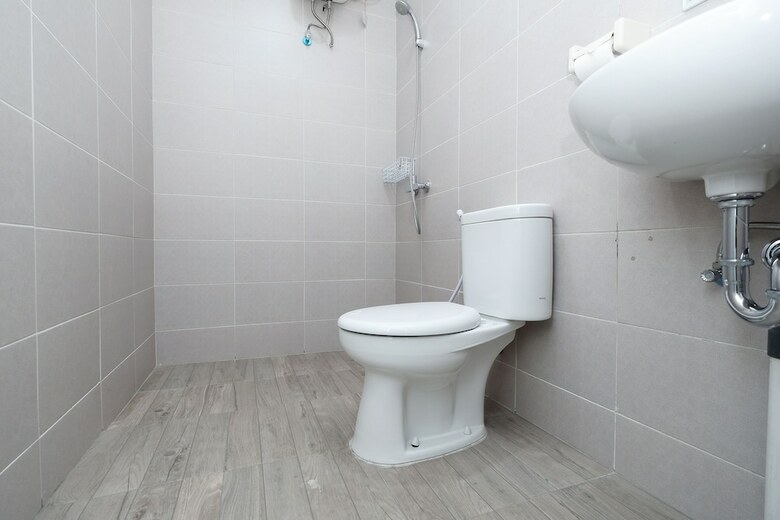 Hotel Oyo 2298 Jebres House Syariah
