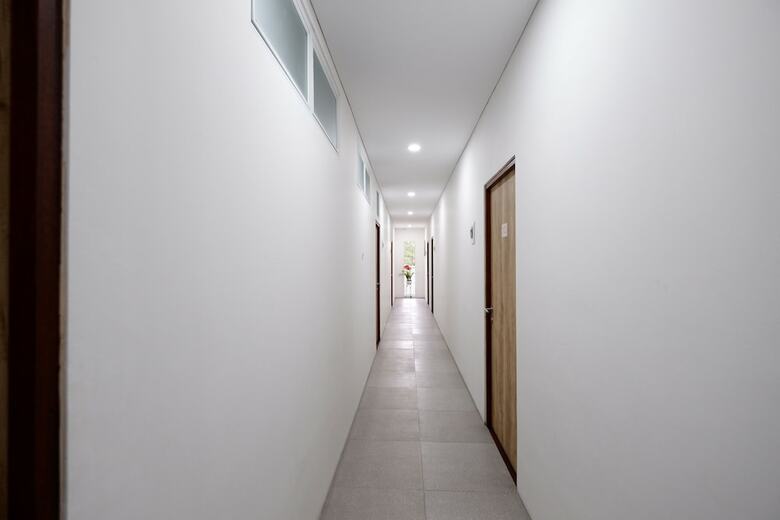 Hotel Oyo 2298 Jebres House Syariah