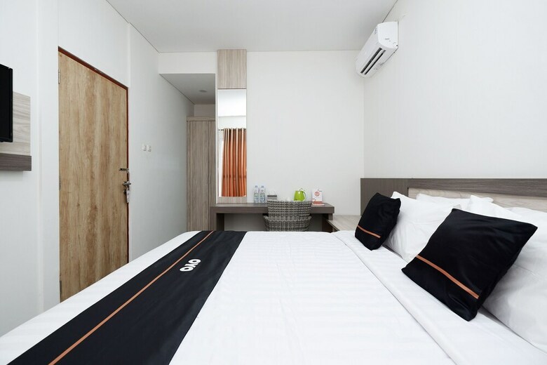 Hotel Oyo 2298 Jebres House Syariah