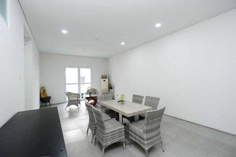Hotel Oyo 2298 Jebres House Syariah
