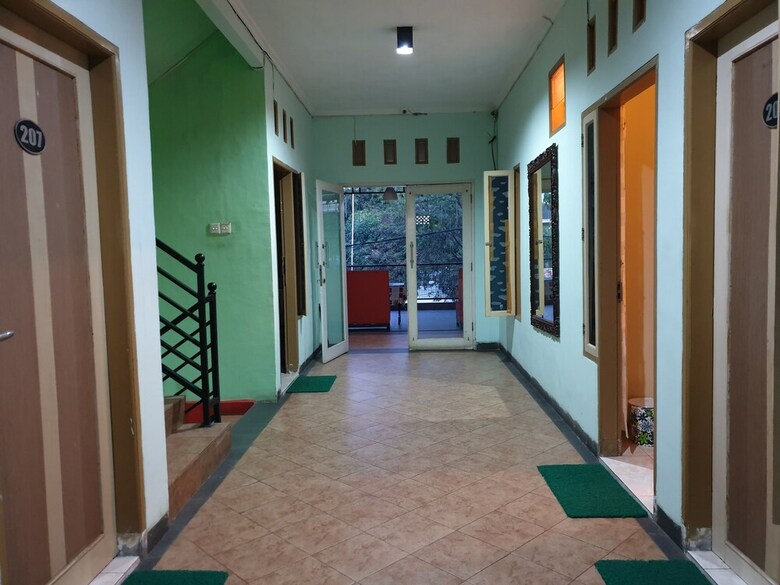Hostal Oyo 2375 Faris Homestay