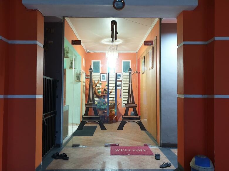 Hostal Oyo 2375 Faris Homestay