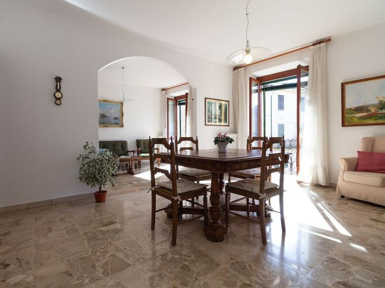 Mamma Ciccia Holiday Home - Lake Front Apartment
