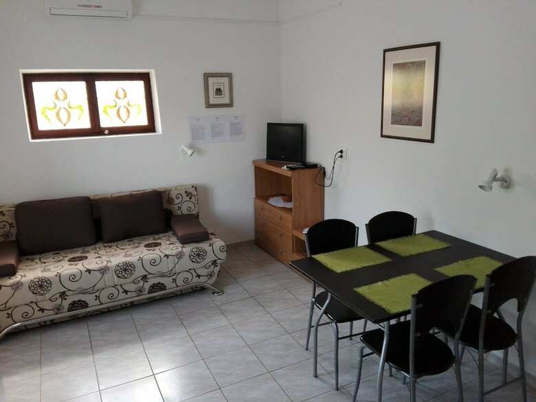 Apartments Dora Vrboska Island Hvar