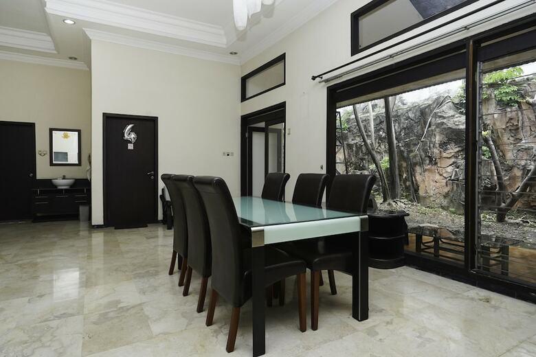 Hotel Spot On 2483 Salju Korea Residence