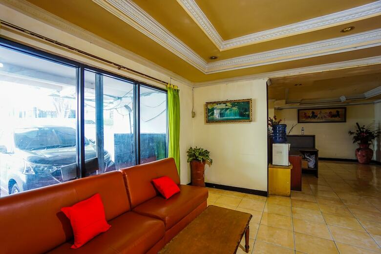 Oyo 2217 Galaxy Hotel